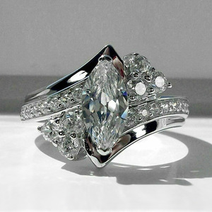 Anello dal Design a Forma di Marquise, Elegante Anello da Dito per Donne - Product Image 1