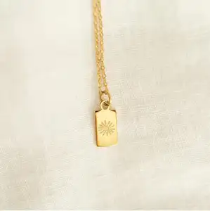 Stainless steel Girls Non Tarnish Flower Square Tags Pendant Etched daisy necklace 18k PVD Gold Plating Jewelry