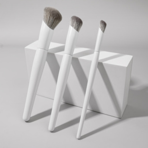 Juego de Tres Brochas de Maquillaje para Base, Corrector y Colorete, Color Personalizado, Logotipo Privado, Mango de Madera, Virola Metálica, Brocha de un Solo Color - Product Image 6
