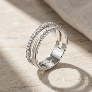 Anillo apilable de plata de ley S925 con doble fila de moissanita para mujer, banda texturizada con ranuras, regalo de joyería fina para boda o promesa. - Product Image 2