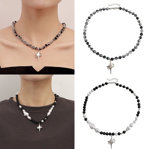 <span class=keywords><strong>Cadena</strong></span> de Clavícula con Cuentas Blancas y Negras Retro para Mujeres y Hombres, Colgante de Cruz y Estrella, Collares con Cuentas de <span class=keywords><strong>Perlas</strong></span> Irregulares, Regalos de Joyería - Product Image 2