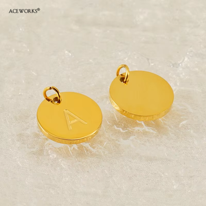 Disco con Letras del Alfabeto de 12 mm |   Colgante Redondo de Acero Inoxidable con Baño de Oro PVD de 18K y Letra Inicial Grabada para la Creación de Joyas - Product Image 4