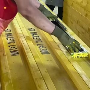 Marché africain, vente chaude, sortie d'usine de haute qualité, planches en <span class=keywords><strong>bois</strong></span> de pin LVL de construction de 2 m, 4 m, 6 m, 38 mm * 225 mm, personnalisation - Product Image 3