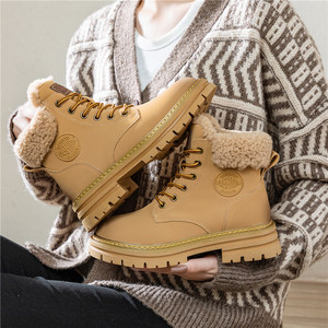 Botas de Lujo para Mujer con Forro de Borrego, Diseño de Tacón Amarillo Intenso para la Moda de Invierno y la Exploración Urbana - Product Image 3