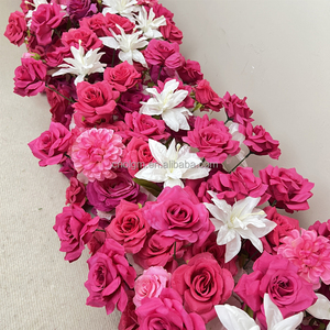 Decorazioni per Matrimoni: Runner Floreale Rosa Acceso per Corridoio Nuziale, Fiori Artificiali in Seta con Gigli Bianchi - Product Image 2