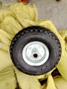 Pneu de remplacement de chariot de main de jante en plastique d'usine 10 pouces motif croisé 3.50-4 3.00-4 roue en caoutchouc pneumatique à air de brouette - Product Image 4