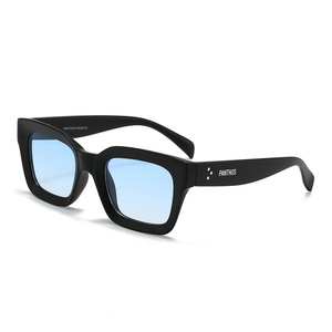 Lunettes de soleil rectangulaires Panthos, monture intégrale, verres miroir, teinte noire bleue, unisexe, protection solaire 100% UV - Product Image 1