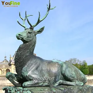 Giardino all'aperto grande animale bronzo cervo gigante prato statua bronzo