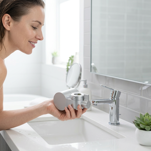 Purificador de Agua para Grifo y Filtro de Agua con Fibra de Carbón Activado que Elimina el Cloro, la Cloramina y el Plomo - Product Image 1
