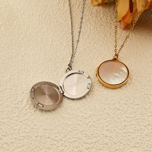 Collier pendentif magnétique tendance en acier inoxydable plaqué or, style bouddhiste, forme papillon carré, coquille naturelle - Product Image 4