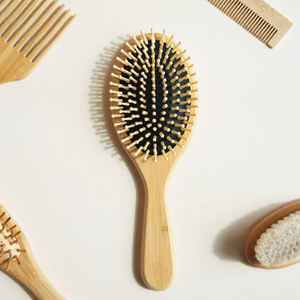 Cepillo de pelo para el hogar personalizado para mujer paleta de bambú acolchada con logotipo láser cerdas Material de nailon para peinar masaje de madera al por mayor - Product Image 2