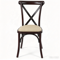 Chaises de mariage empilables en bois d'acajou foncé à dossier croisé avec assise rembourrée en lin pour événements et repas de style rustique