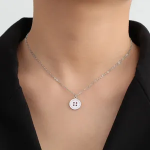 قلادة بأزرار صغيرة من الفولاذ المقاوم للصدأ للنساء - Product Image 2