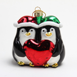 Colgante de Pingüino Navideño Personalizado, Adorno de Vidrio Soplado Hecho a Mano para la Temporada Festiva, Personalización de Fábrica para el Día de Navidad - Product Image 1