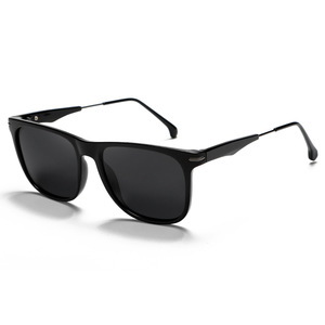 Gafas de Sol Polarizadas Greyjack Square, Montura Negra, Lentes Fotocromáticas UV400, Unisex, para Uso en Exteriores - Product Image 3