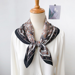 Strukturierter Weicher Polyester-Schal Leichter Naturgefühl-Schal Quadratisches Bandana Baumwoll-Leinen-Gefühl Halstuch 68*68cm ODM/OEM - Product Image 6