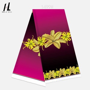 Tessuto con Vivaci Motivi Tropicali di Ibisco e Stampe Geometriche <span class=keywords><strong>Etniche</strong></span> per Abbigliamento da Spiaggia in Stile Polinesiano, Abiti - Product Image 1