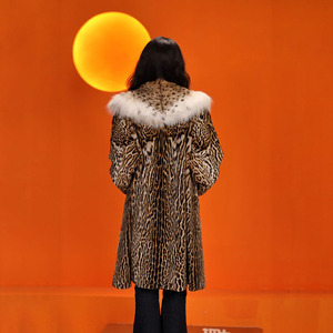 Nuevo abrigo de piel de tigre con estampado de leopardo de largo medio y cuello de piel de lince - Product Image 5