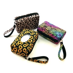 Pochette pour lingettes humides en néoprène avec logo personnalisé Distributeurs <span class=keywords><strong>de</strong></span> porte-mouchoirs Sacs <span class=keywords><strong>de</strong></span> voyage portables Étuis réutilisables pour enfants Étui pour lingettes Embrayage à couches - Product Image 1