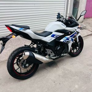 Motocyclette à essence d'occasion <span class=keywords><strong>Suzuki</strong></span> GSX250 - Bicylindre, refroidissement par eau, injection électronique de carburant, 250cc - Product Image 5