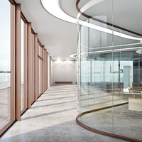 Cloison de séparation moderne insonorisée en aluminium à double vitrage, mur en verre courbé avec cadre en aluminium, utilisée dans la construction