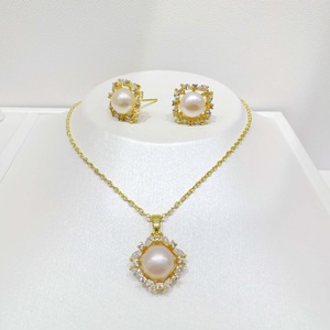 Juego de Collar y Pendientes de Plata 925 con Perlas Románticas, Chapado en Oro, Diseño Floral, para Mujer, Venta al Por Mayor - Product Image 4