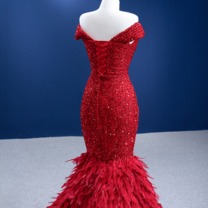 Robe de soirée élégante sur mesure Rsm67433, rouge, à épaules dénudées, ornée de perles et de plumes, coupe ajustée, dos nu - Product Image 5