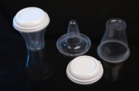 Volledig automatische vierkoloms PP PET PS plastic beker voedselverpakkingsmachine plastic thermoformmachine