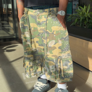 Pantaloncini Cargo Mimetici Personalizzati Oversize <span class=keywords><strong>con</strong></span> Strass e <span class=keywords><strong>Tasche</strong></span> Multiple per <span class=keywords><strong>Uomo</strong></span> - Product Image 6