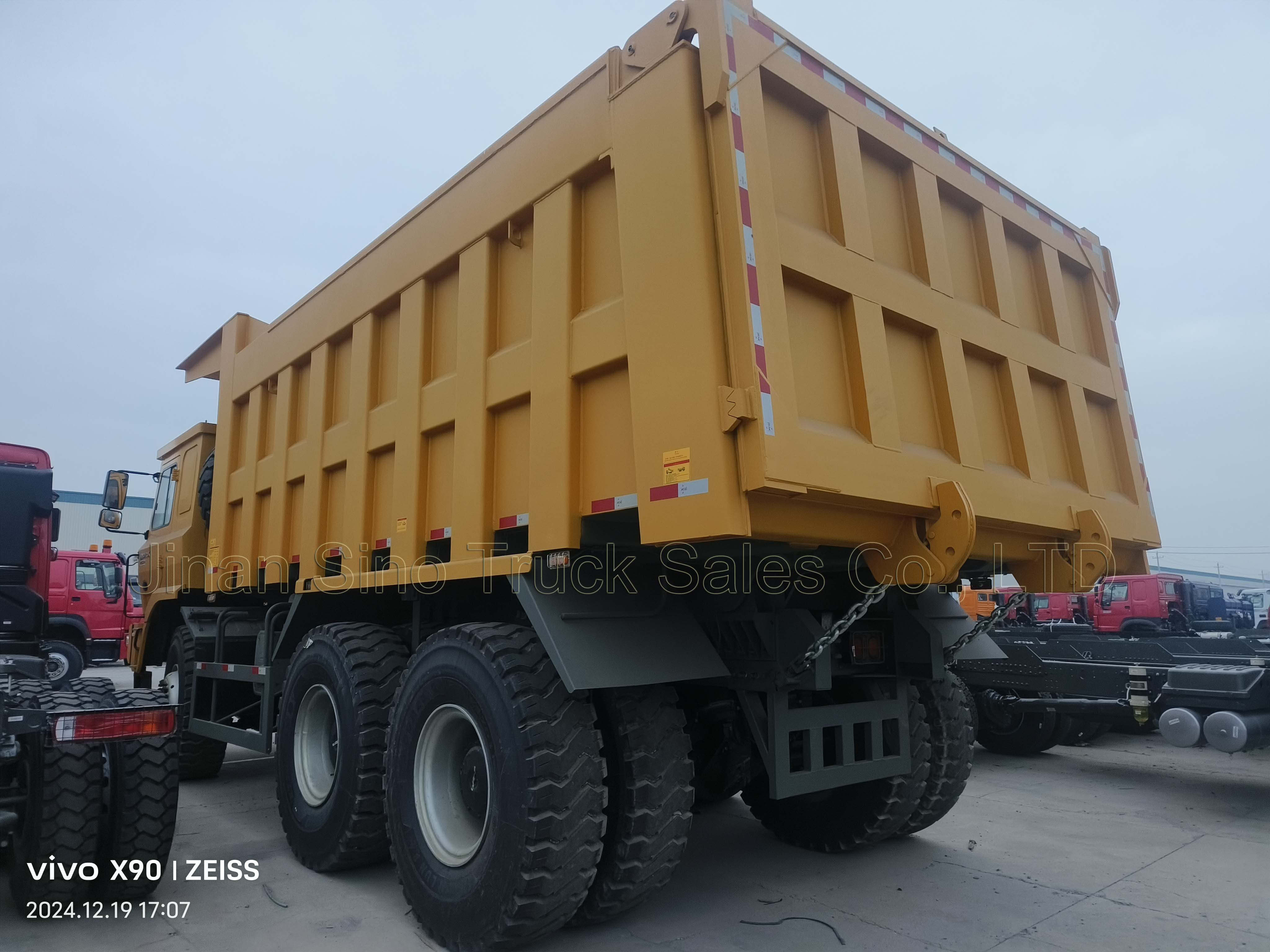 Sách ônthi Tokuteigino2 khốingành cơkhí 105T Sinotruk Howo Rigid Mining Dump Truck for Sale in DR Congo