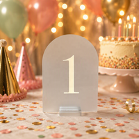 Numéros de table de mariage en forme d'arche givrée avec supports panneaux en acrylique et supports, parfaits pour la décoration