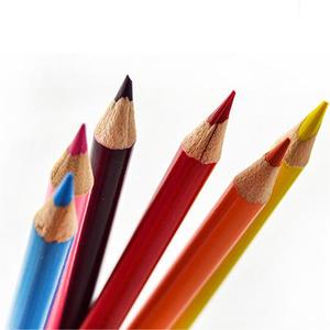 Ensemble de crayons en bois à double pointe de 24 couleurs certifiés EN71 avec emballage personnalisé pour le dessin scolaire des enfants dans une boîte en papier - Product Image 4