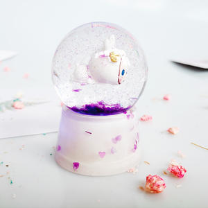 Stock d'usine Mini London Souvenir Base de boule à neige Modèle en résine et verre éclairé par LED pour la décoration de la maison et les cadeaux sur le thème de la musique - Product Image 3