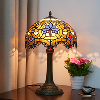Tiffany Creative Salon Chambre Chevet Lampe De Bureau Européenne Rétro Classique Amour Perles Table Lumière 12 "Tache Verre Lampes De Table