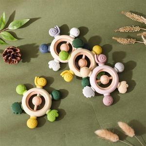 Venta al por mayor <span class=keywords><strong>de</strong></span> fábrica, juguetes <span class=keywords><strong>para</strong></span> la dentición del bebé, mordedores <span class=keywords><strong>de</strong></span> silicona, timón <span class=keywords><strong>de</strong></span> silicona <span class=keywords><strong>de</strong></span> grado alimenticio con anillo <span class=keywords><strong>de</strong></span> madera, calmar las encías <span class=keywords><strong>de</strong></span> los bebés - Product Image 6
