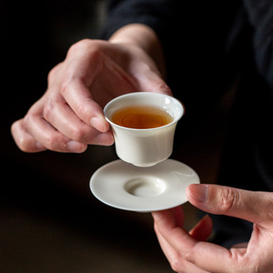 Taza de Té de Cerámica Blanca Color Albaricoque, Forma Cónica, Tamaño Pequeño, Porcelana, Taza de Té Kung Fu, Origen Dehua - Product Image 2