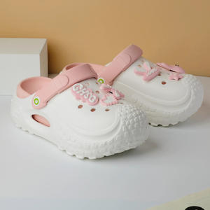 Sabots Crocs mignons pour femmes, beige, semelle épaisse, talon de 3 cm, sandales d'été décontractées antidérapantes avec breloque lapin - Product Image 5