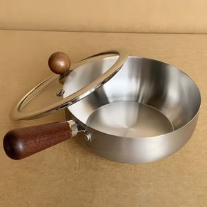 Olla pequeña de acero inoxidable para preparar comida para bebés con mango de madera, resistente al calor y a las caídas, para aceite caliente y fideos instantáneos. - Product Image 3