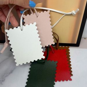 Colgante de coche con borde en zigzag de colores para imprimir, llavero en blanco, colgante de cuero PU para bolso, accesorios de decoración para carteras - Product Image 3