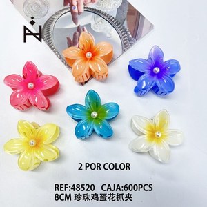 Fermaglio per capelli Pearl Frangipani da 8 cm, spilla per capelli a forma di fiore colorato per donne e ragazze - Product Image 1