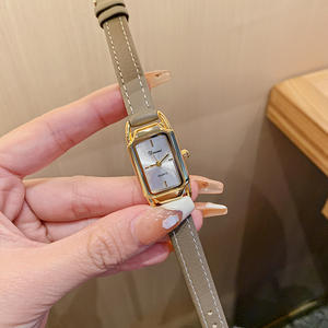 Reloj de pulsera cuadrado pequeño de estilo retro para mujer, moderno, de tres agujas, sencillo y elegante, de cuarzo. - Product Image 3