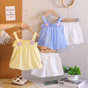 Completo Estivo 2026 per <span class=keywords><strong>Bambina</strong></span>: Top a Fiori a Quadri + Pantaloncini Bianchi, Set Casual 2 Pezzi - Product Image 1