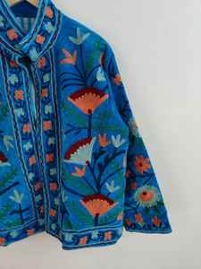 Veste Suzani en coton TNT faite à la main pour femmes, tenue artistique de festival avec broderie ethnique, manteau d'hiver pour style bohème - Product Image 4