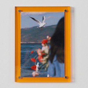 Cadre photo magnétique en acrylique personnalisable de plusieurs tailles à double usage pour le bureau et la maison - Product Image 3