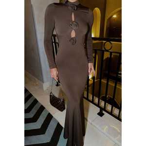 Robe de soirée marron de luxe avec détails roses au dos, taille empire ornée de sequins, style fête, tailles XS à XL pour invitées de mariage - Product Image 4