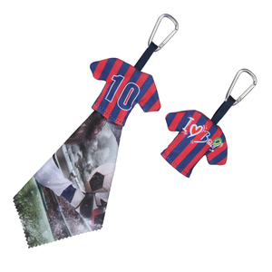 Paño de Limpieza Óptica de Microfibra Reutilizable con Forma de Camiseta en Oferta, con Bolsa - Product Image 1