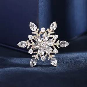 Broches de Navidad de circonia de lujo para mujer, broche de copos de nieve de cristal hecho a mano con diamantes de imitación