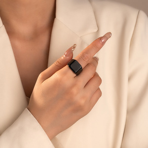 Anello in Acciaio Inossidabile 8mm con Superficie Stampata Placcatura <span class=keywords><strong>Oro</strong></span> <span class=keywords><strong>Rosa</strong></span> Argento Nero Incisione Laser Personalizzata Anelli da Uomo per Fidanzato - Product Image 5
