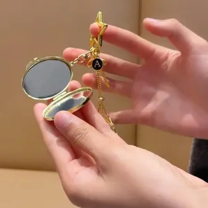 Tempat Lipstik Logam Emas Estetika Y2K Huruf A-Z, Kantong Makeup Baja Anti Karat Berkilau Vintage, Gantungan Kunci Elegan, Hadiah - Product Image 4