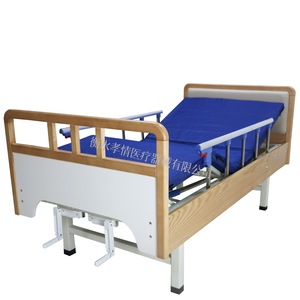 Cama de enfermería de madera maciza, manual, para el cuidado en el hogar de personas mayores, con barandillas laterales y ruedas. - Product Image 2